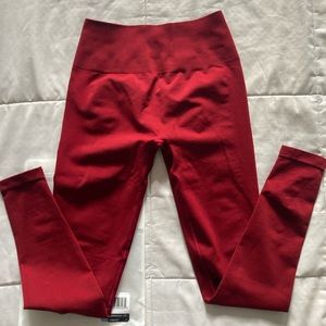 Alphalete Amplify Leggings in Scarlet